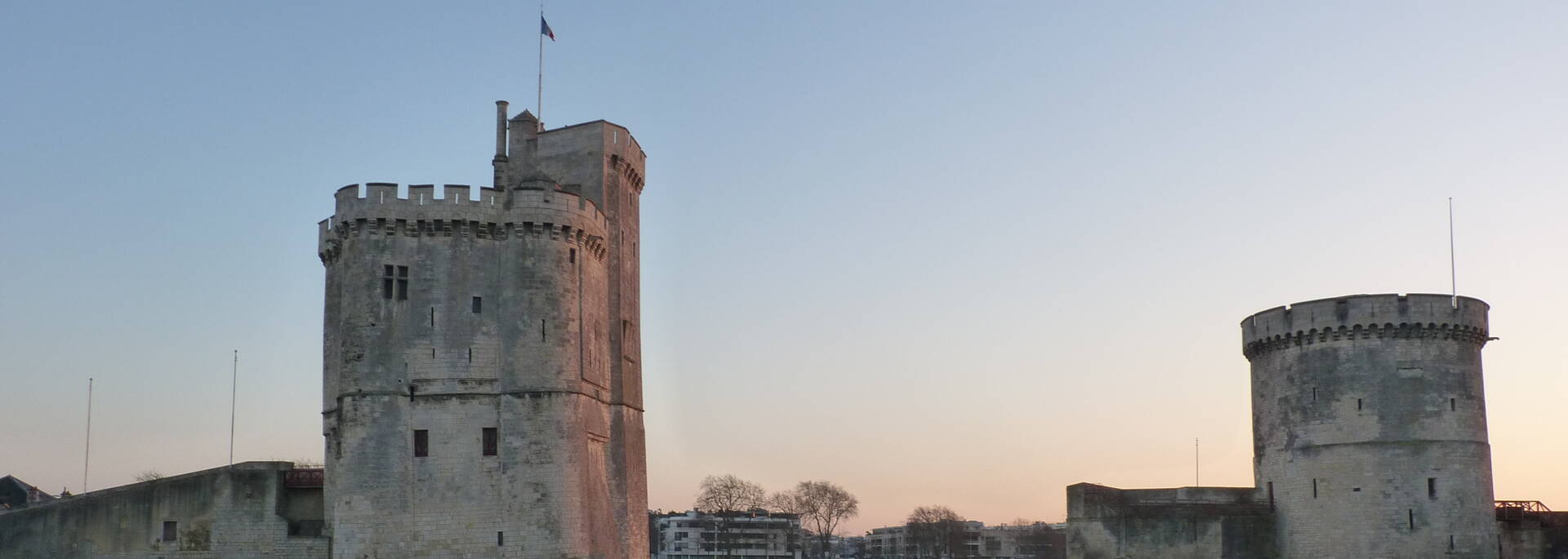 Die Türme am Alten Hafen in La Rochelle - © FDHPA 17