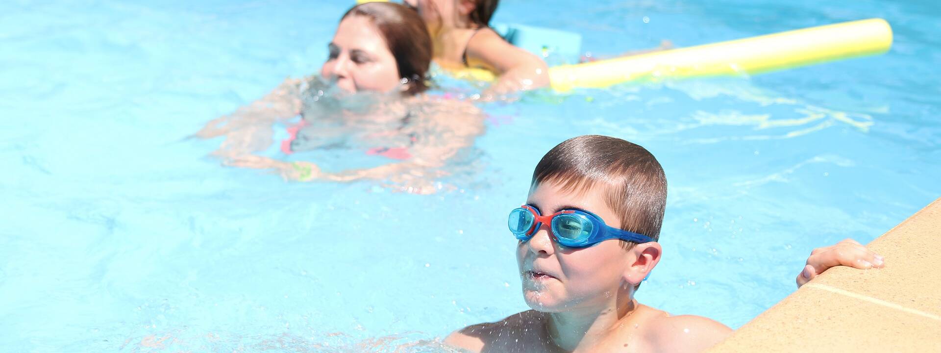 piscine au camping - ©PW Photographie